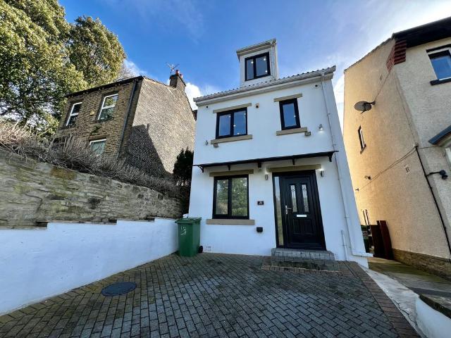 House for rent in Benomley, Kirklees