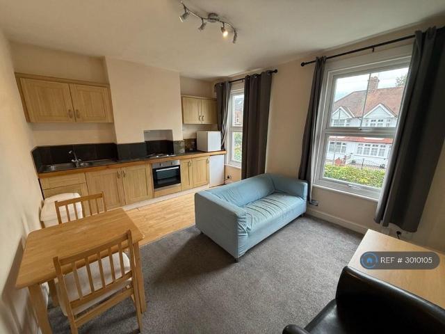 Apartment for rent in Furzedown, Greater London