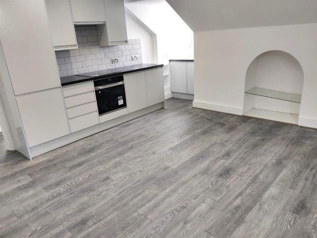 Apartment for rent in Furzedown, Greater London