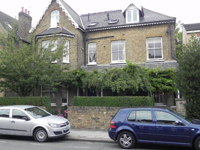 Apartment for rent in Furzedown, Greater London