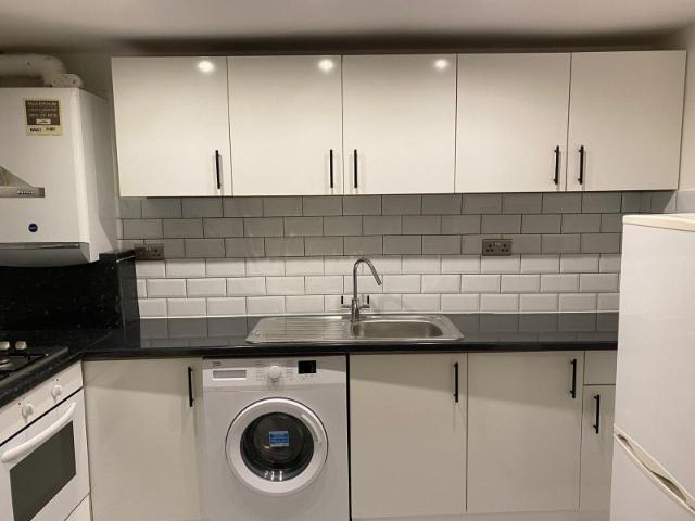Apartment for rent in Furzedown, Greater London