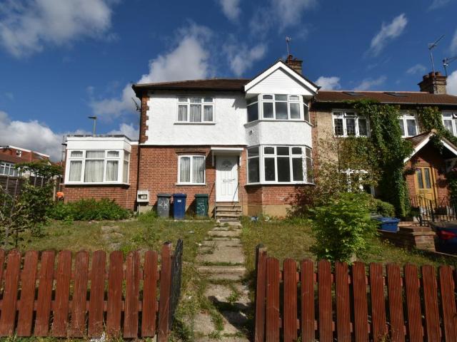 House for rent in Oakleigh Park, Greater London