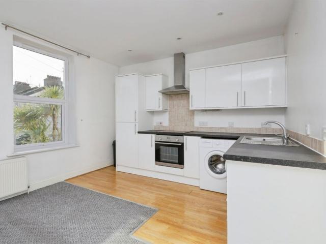 Apartment for rent in Roselands, Eastbourne