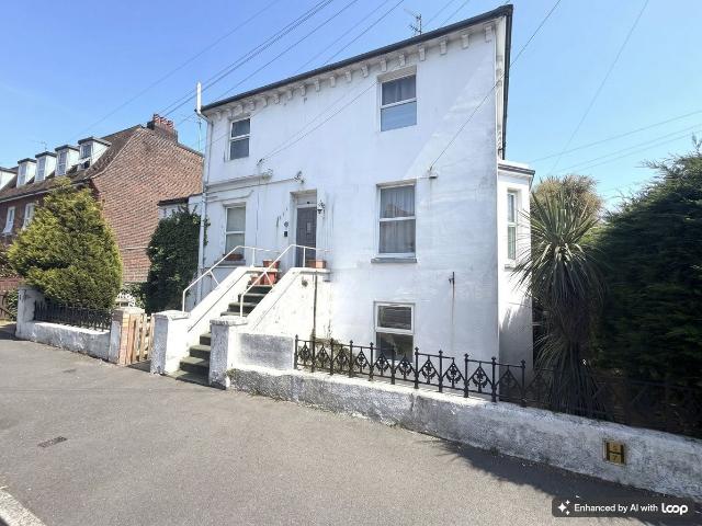 Apartment for rent in Roselands, Eastbourne