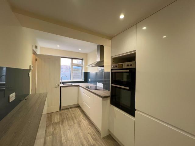 Apartment for rent in Roselands, Eastbourne