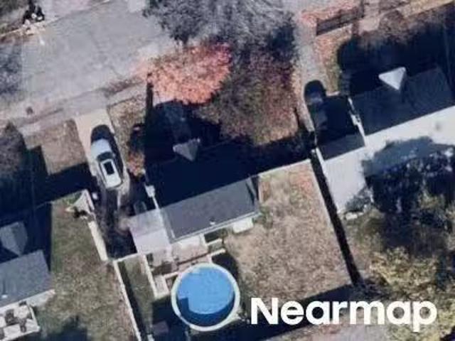 House for sale in Beverly