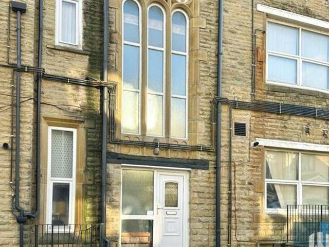 House for sale in Huddersfield, West Yorkshire