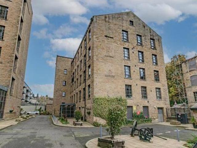 House for sale in Huddersfield, West Yorkshire