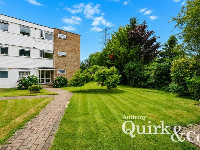 Apartment for rent in Hatch End, Greater London