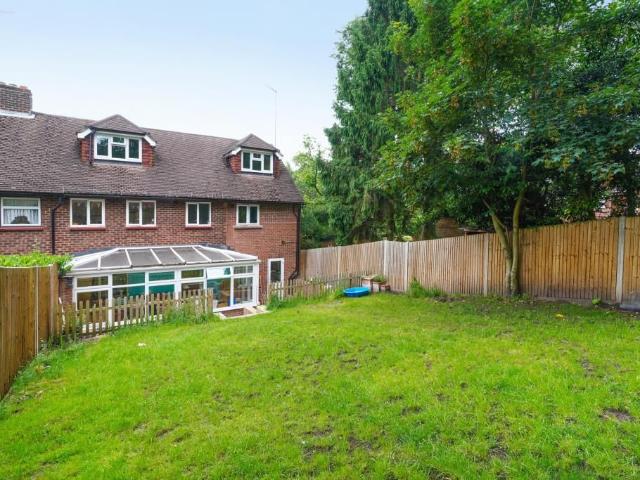Room for rent in Weybridge, Elmbridge