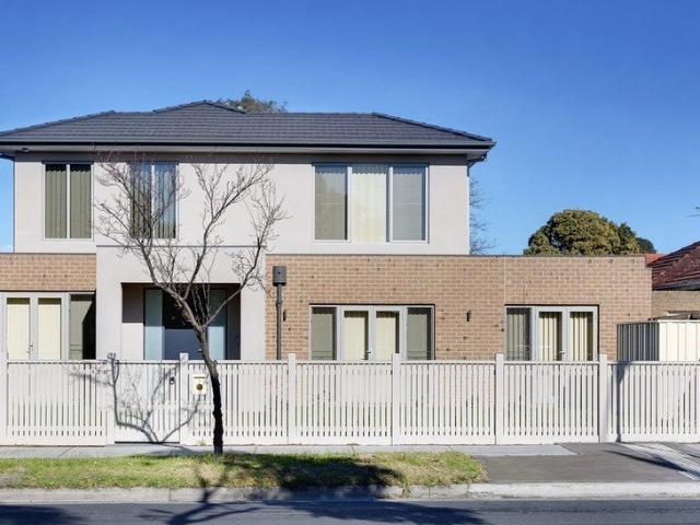 Townhouse for rent in Cheltenham, Melbourne