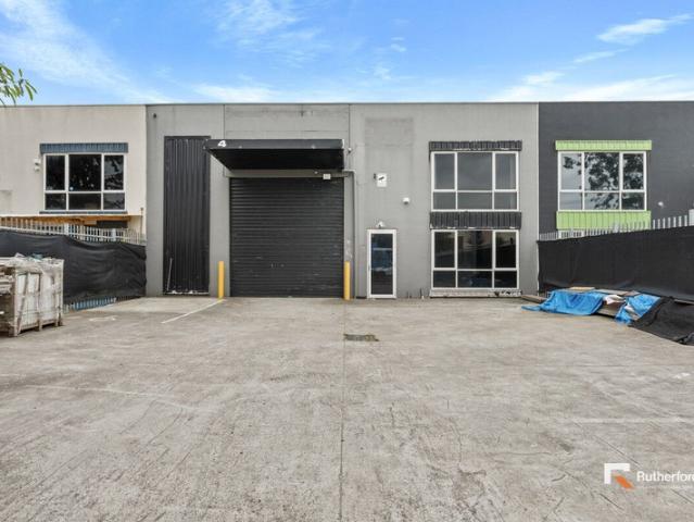 Warehouse for rent in Epping, Melbourne