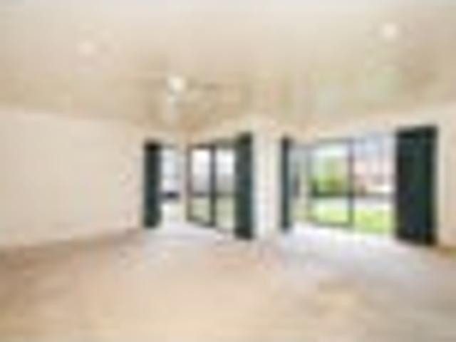 Townhouse for sale in Bucklands Beach, Howick