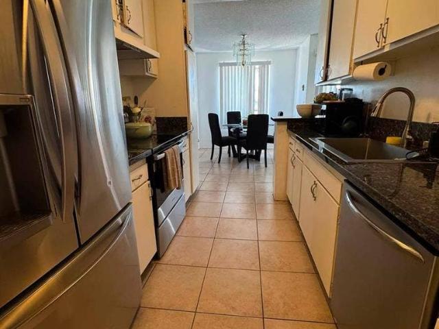 Room for rent in Huntington Beach, Orange County