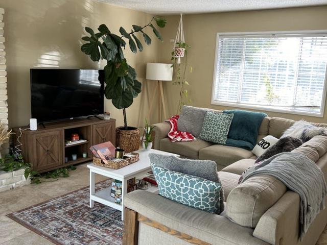 Room for rent in North Hills West Neighborhood Council District, Los Angeles