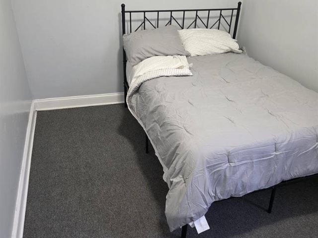 Room for rent in West Englewood, Chicago