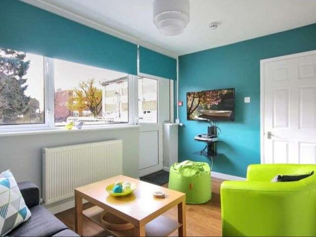 Room for rent in Mount Hermon, Woking