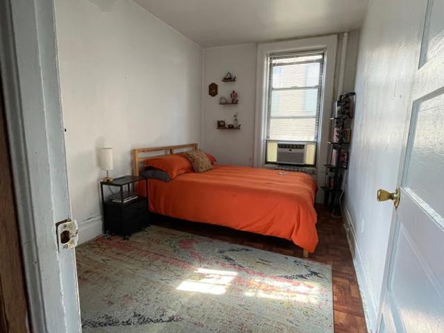Room for rent in Arverne, New York