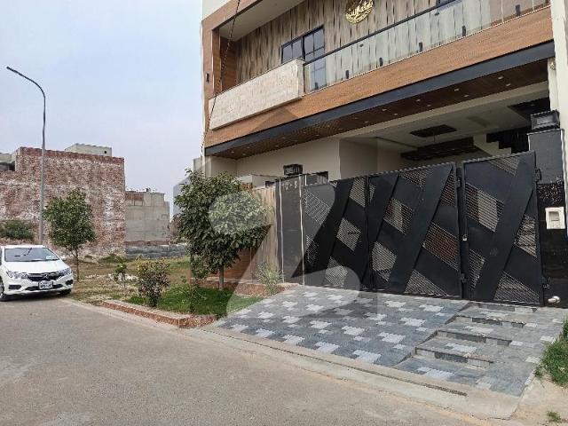 House for sale in Faisalabad, Islamabad Capital Territory