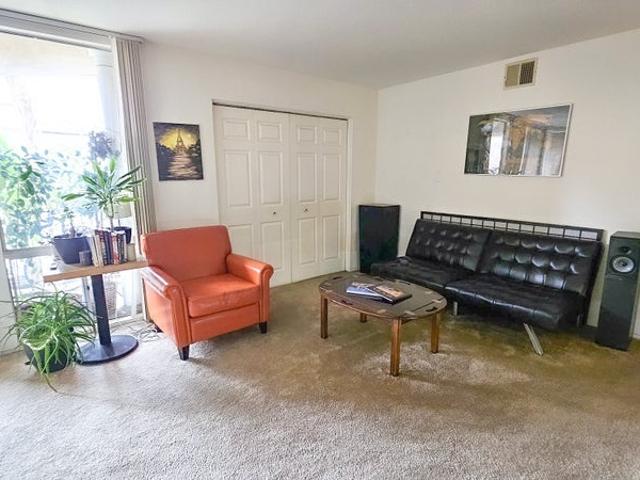 Room for rent in Sherman Oaks Neighborhood Council District, Canoga Park
