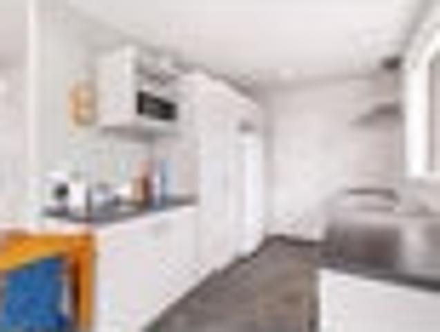 Apartment for sale in Chaslands, Canterbury