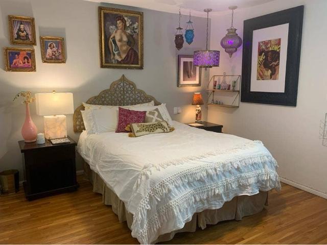 Room for rent in Studio City Neighborhood Council District, Canoga Park