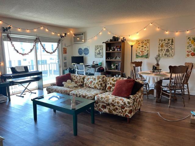 Room for rent in Canoga Park, California