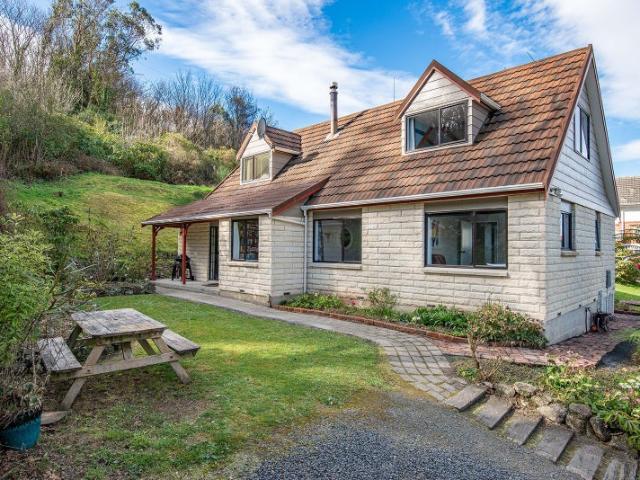 House for rent in Otakou