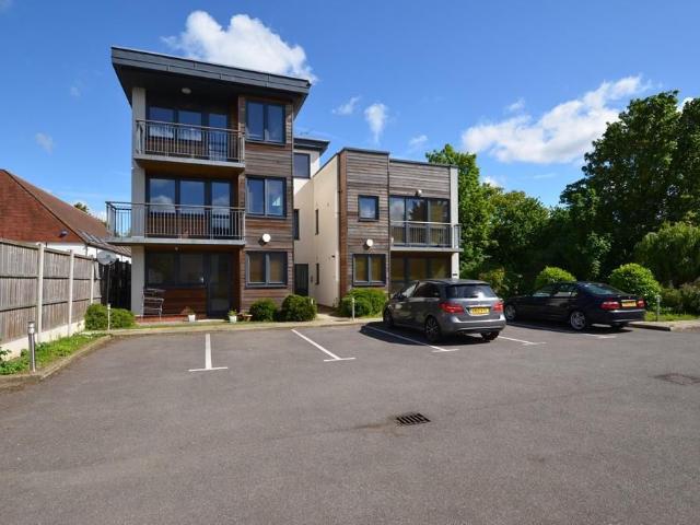 Apartment for rent in Harmondsworth, Greater London
