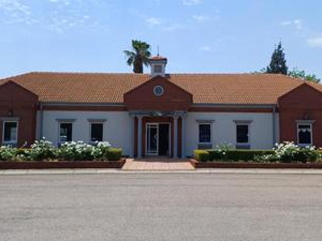 Commercial for rent in Die Hoewes, Centurion
