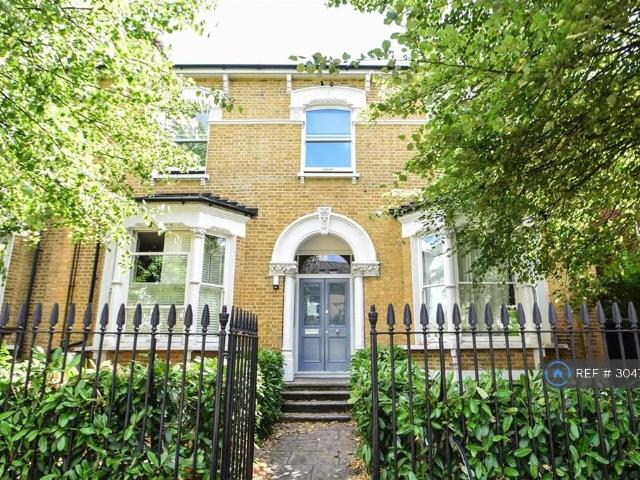 Apartment for rent in Brownswood Park, Greater London