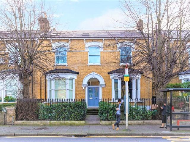 Apartment for rent in Brownswood Park, Greater London