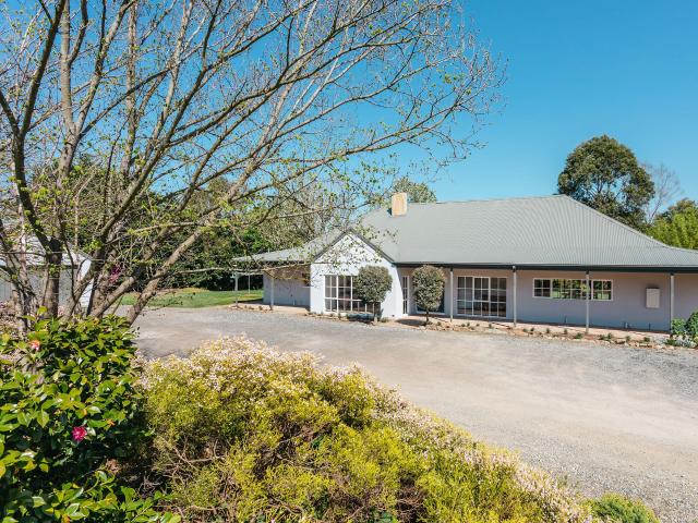 Cottage for sale in Camerons Creek, Victoria