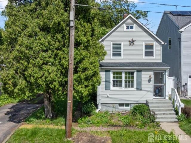 House for sale in Edison
