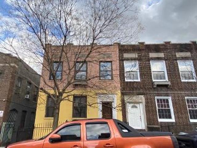 House for sale in The Bronx, Arverne