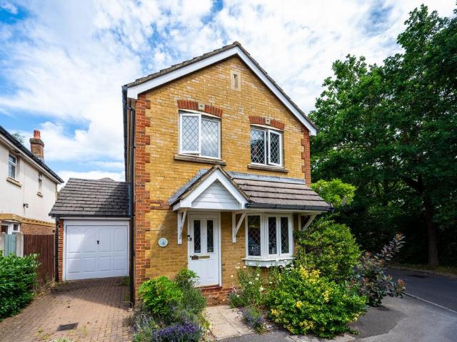 House for rent in Knaphill, Woking