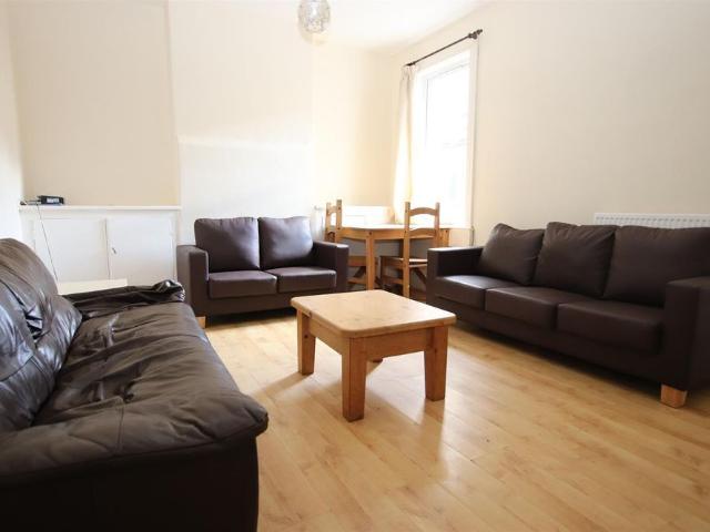 House for rent in East Twerton, Dulcote