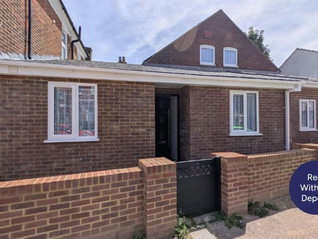 Apartment for rent in Buckland, Ash