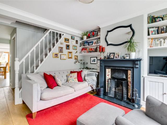 Townhouse for rent in North Sheen, Greater London