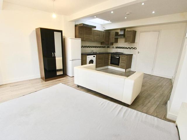 Studio for rent in Wealdstone, Greater London