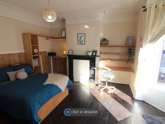Room for rent in Northgate Village, Two Mills