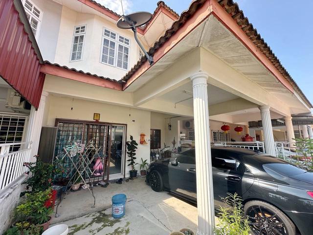 Terraced House for sale in Malaka