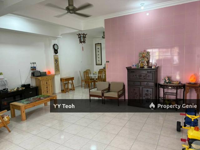 Terraced House for sale in Malaka
