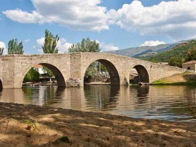 Casa en alquiler en Navaluenga