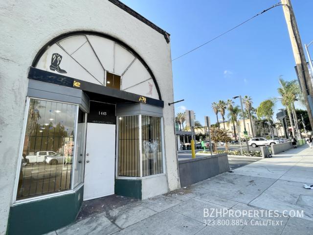 Commercial for rent in Canoga Park, California