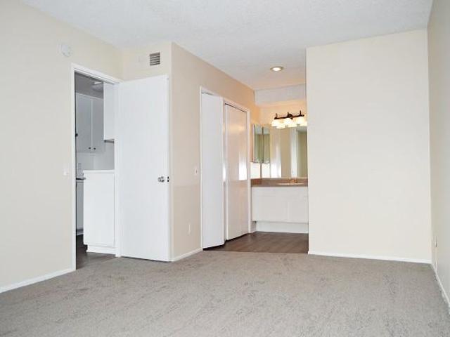 Apartment for rent in Canoga Park, California