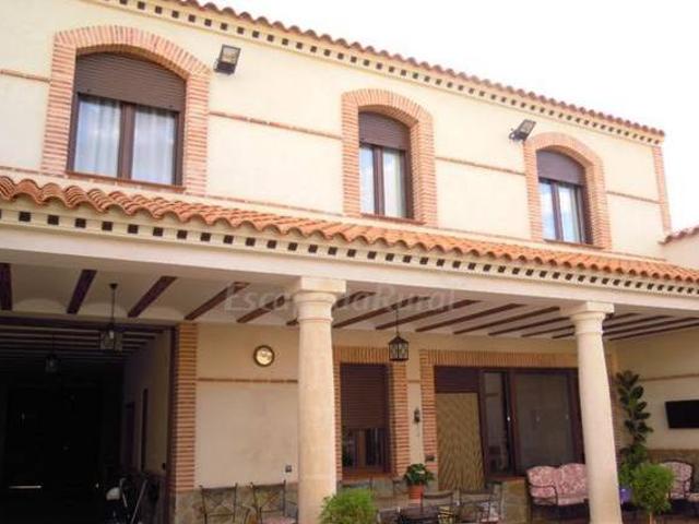 Casa en alquiler en San Carlos Del Valle, Castilla-La Mancha