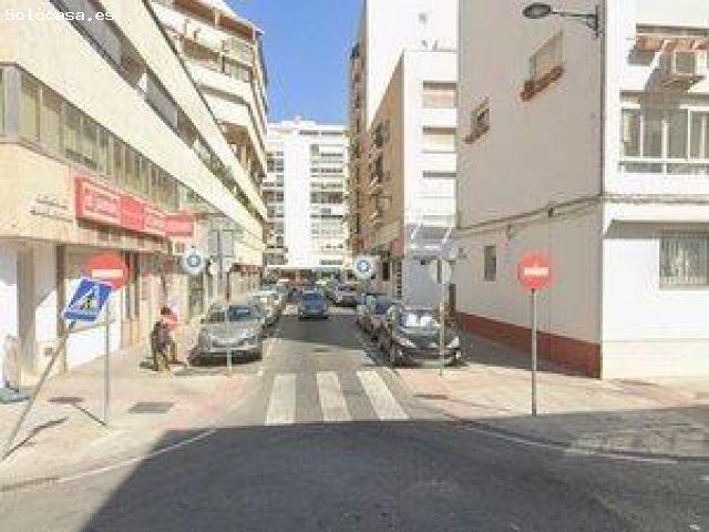 Piso en alquiler en Los Remedios, Sevilla