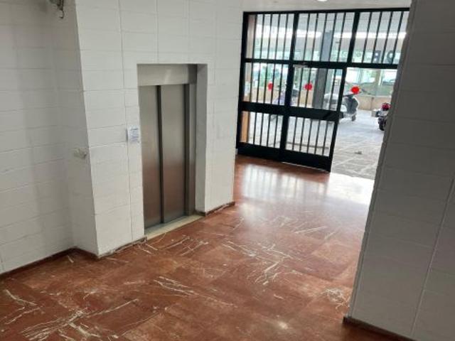 Local Comercial en alquiler en Los Remedios, Sevilla