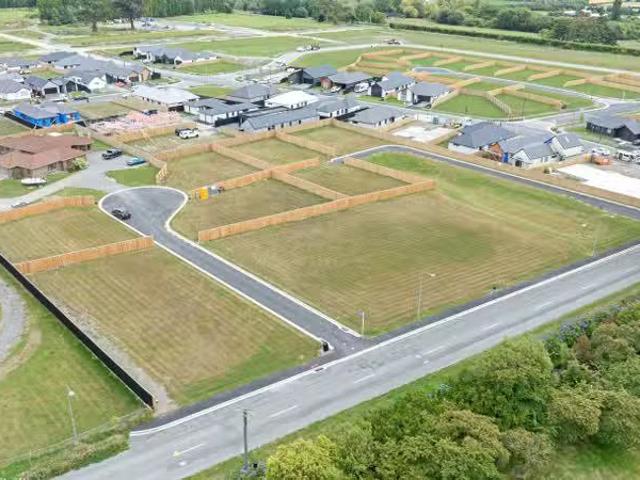 House for sale in Chaslands, Canterbury